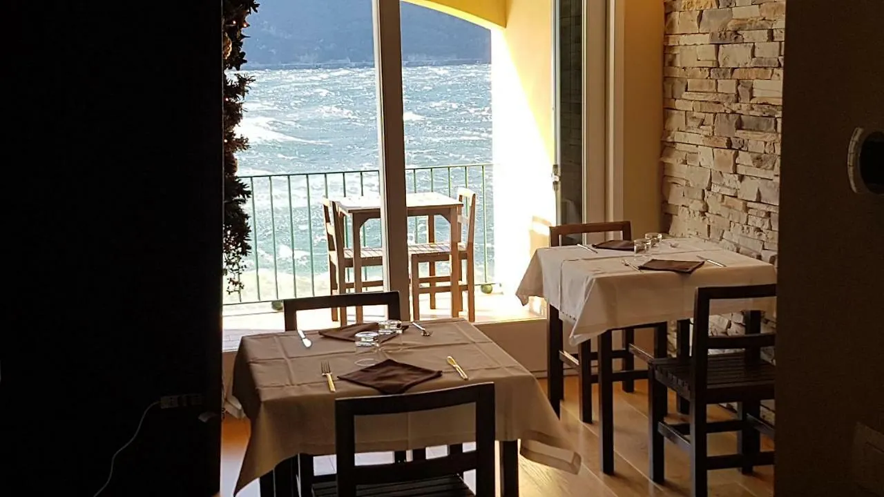 Foresteria Lombarda La Spiaggia Lierna 0*,